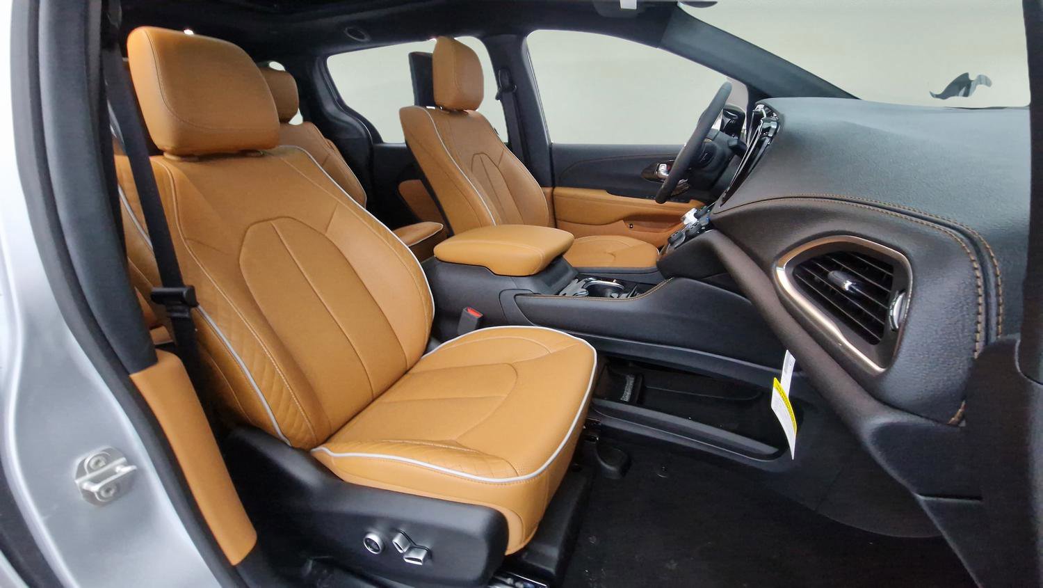 Used 2023 Chrysler Pacifica Pinnacle FWD image 27