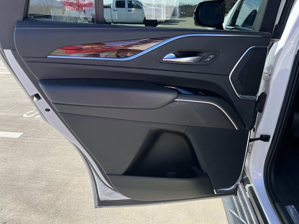 Used 2021 Cadillac Escalade Premium Luxury w/ Performance Package image 18