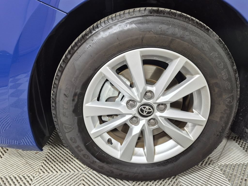 Used 2025 Toyota Camry LE FWD image 30
