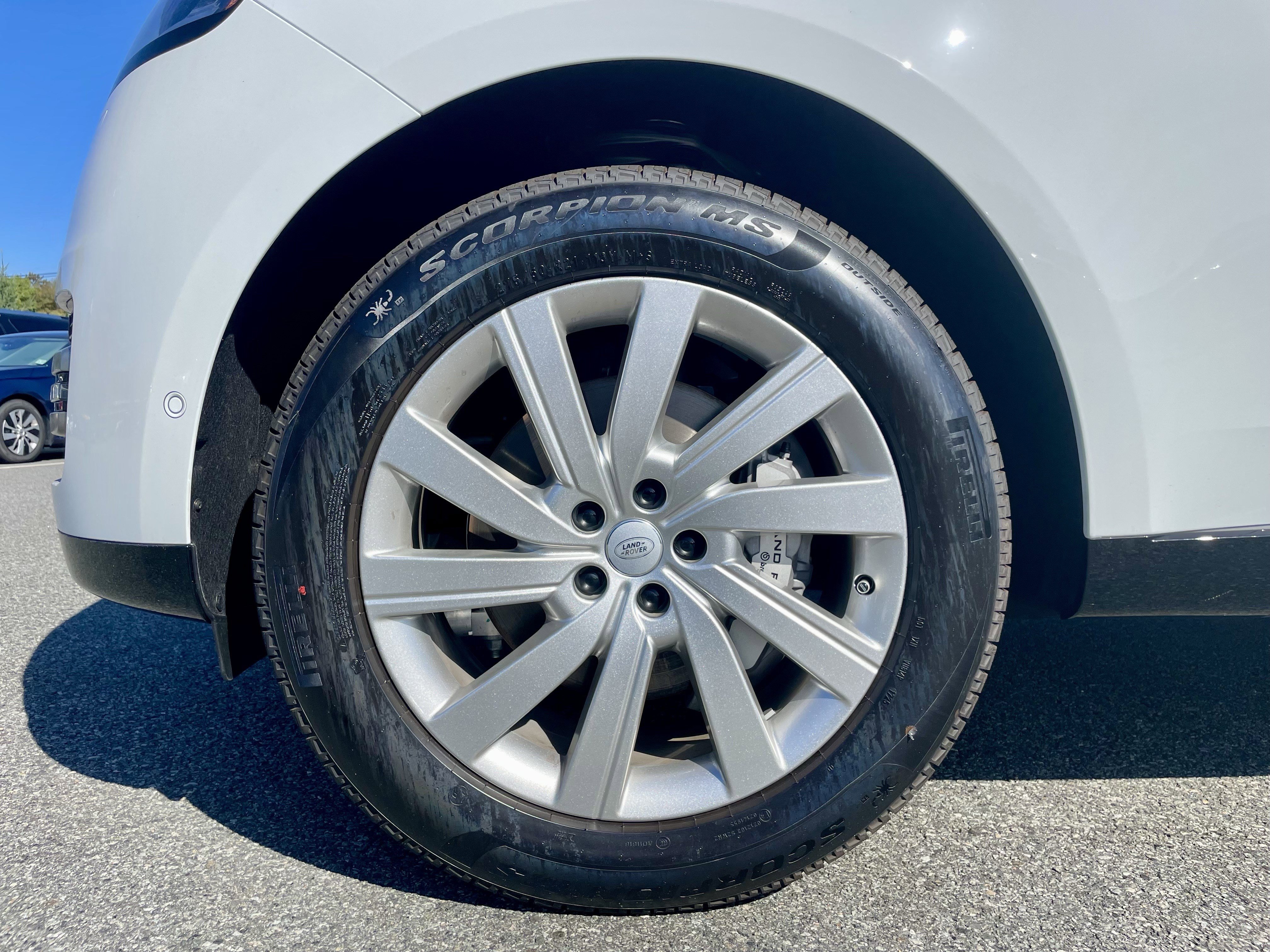 New 2025 Land Rover Range Rover SE image 9