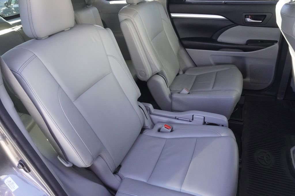 Used 2018 Toyota Highlander XLE image 27