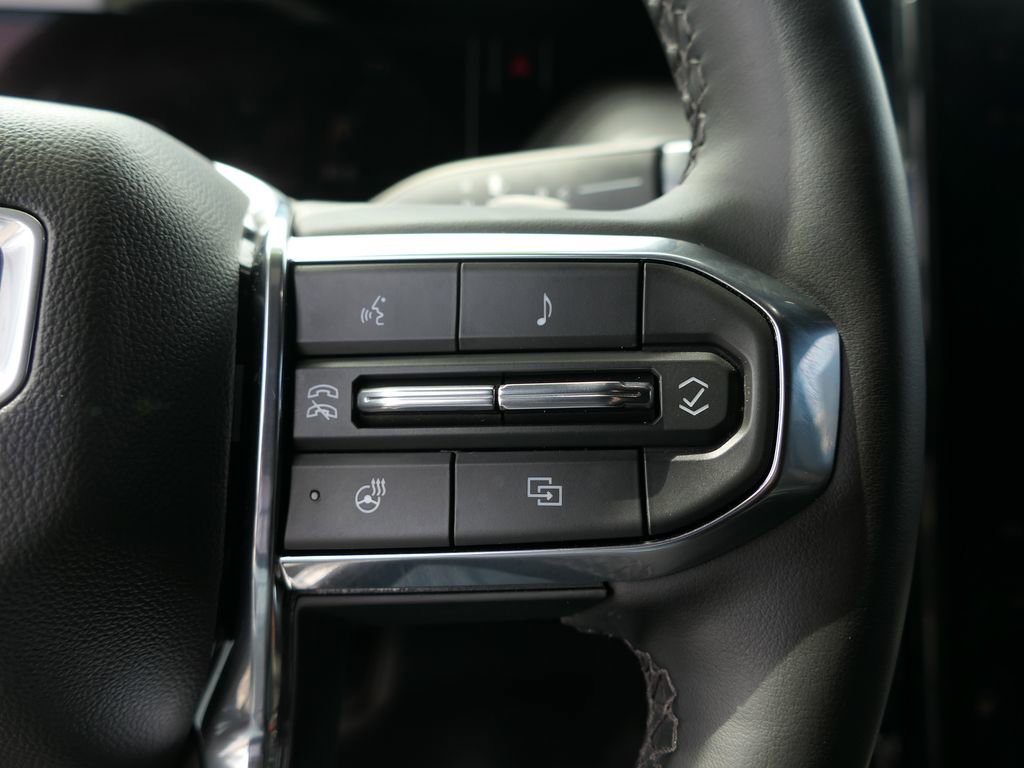 Used 2025 GMC Yukon XL Denali RWD image 15