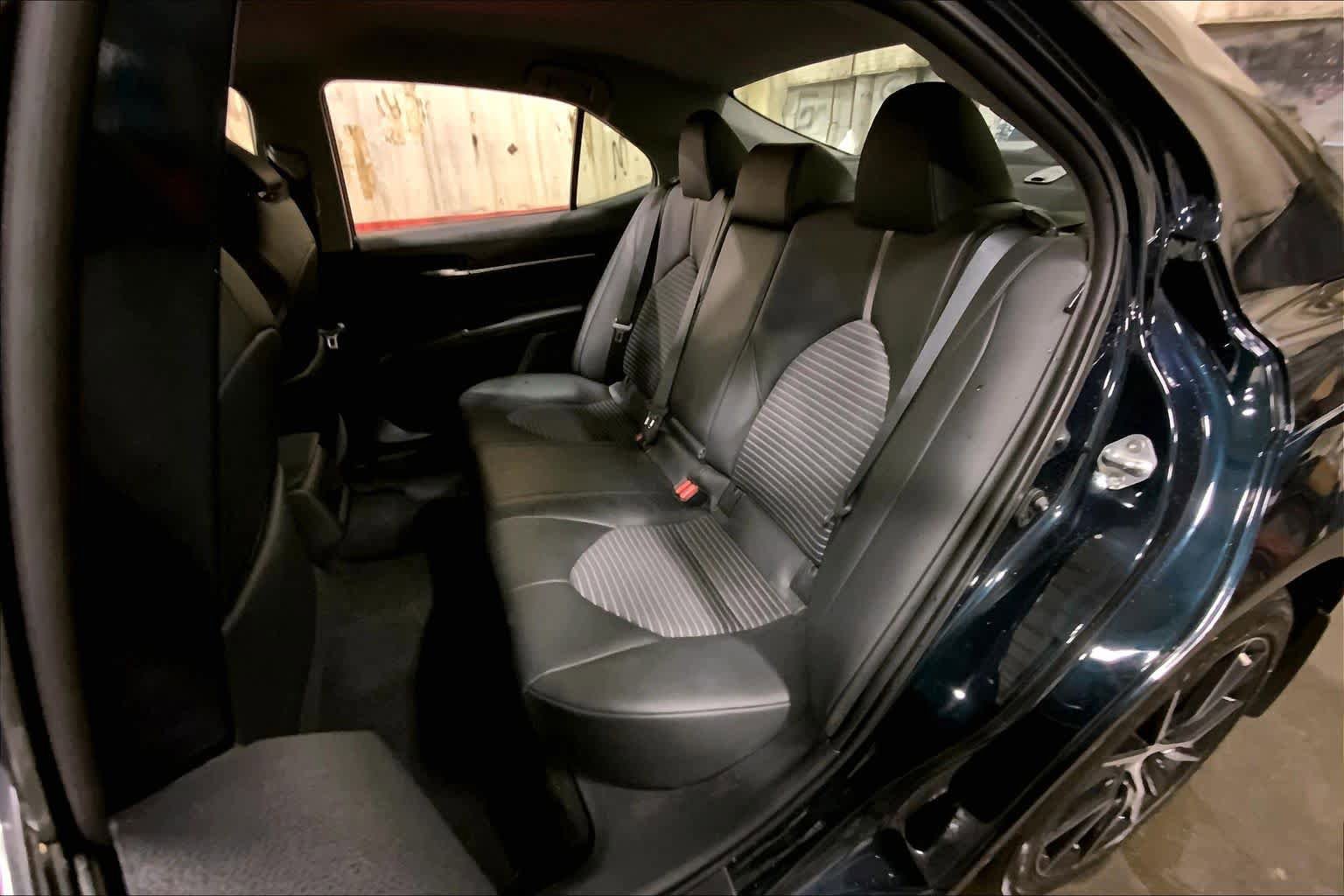 Used 2021 Toyota Camry SE w/ Cold Weather Package FWD image 21