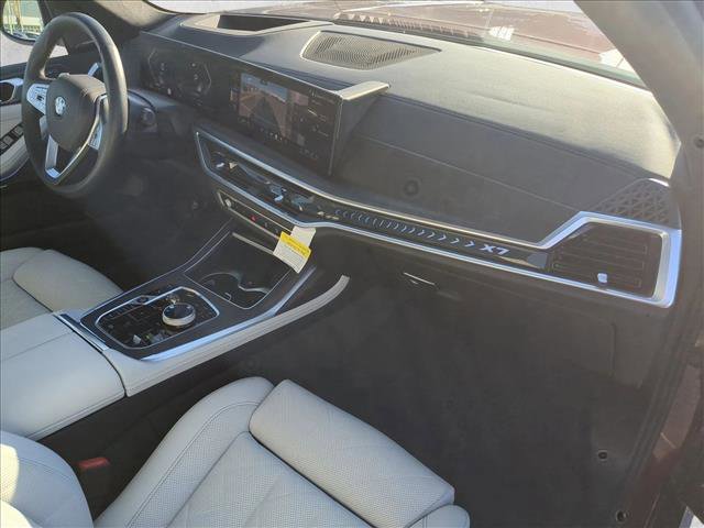 Used 2025 BMW X7 xDrive40i image 25