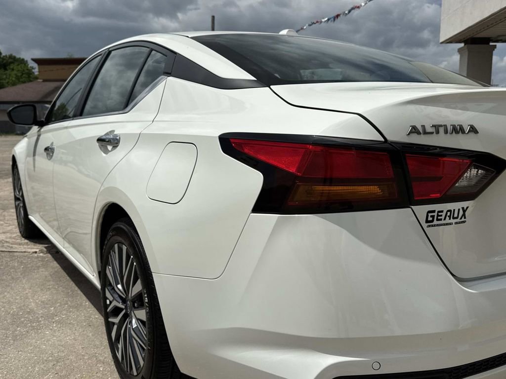 Used 2025 Nissan Altima 2.5 SV FWD image 10