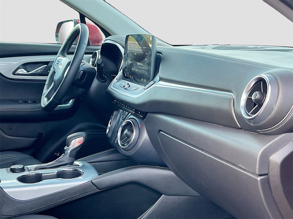Used 2025 Chevrolet Blazer LT image 28