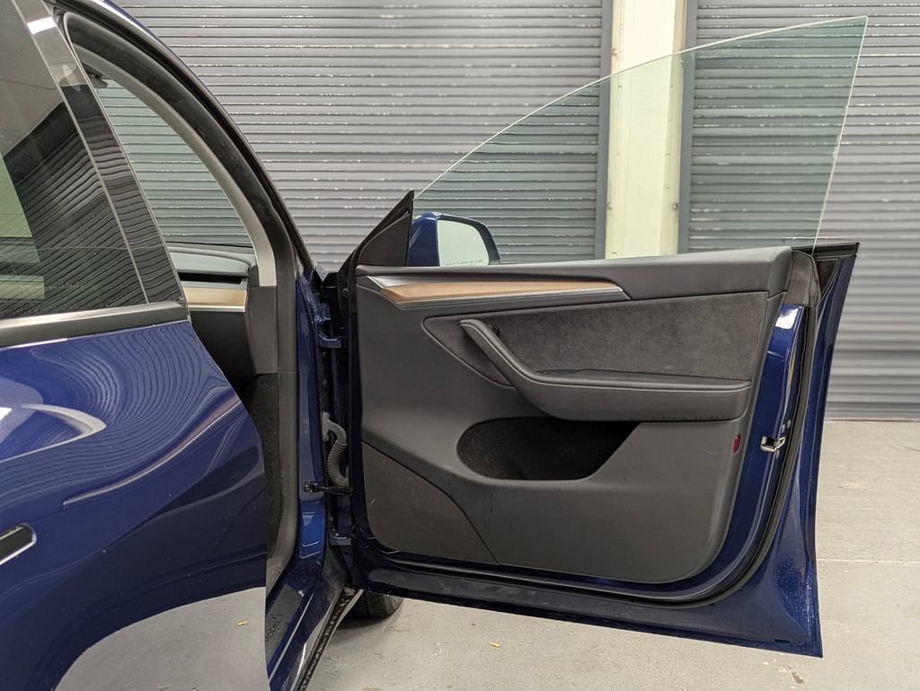 Used 2023 Tesla Model Y AWD image 12