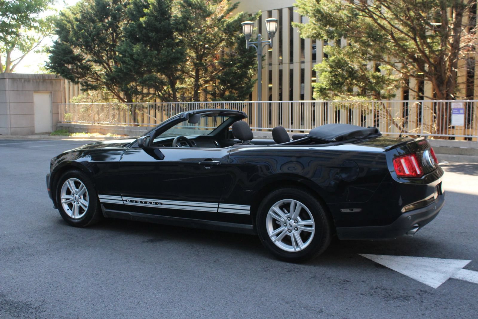 Used 2012 Ford Mustang Convertible w/ Security Pkg RWD image 10