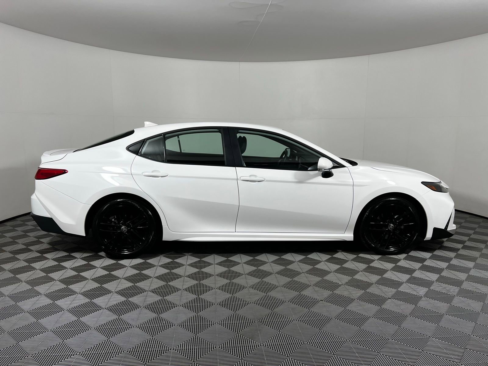 Certified 2025 Toyota Camry SE image 3