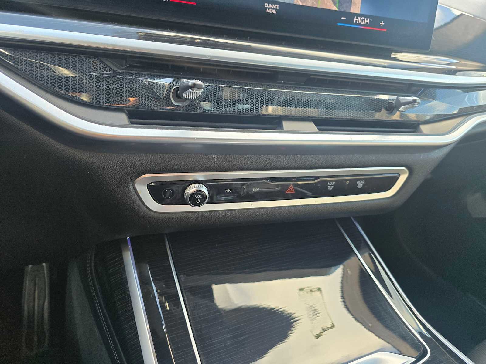 Used 2023 BMW X7 xDrive40i w/ M Sport Package image 31