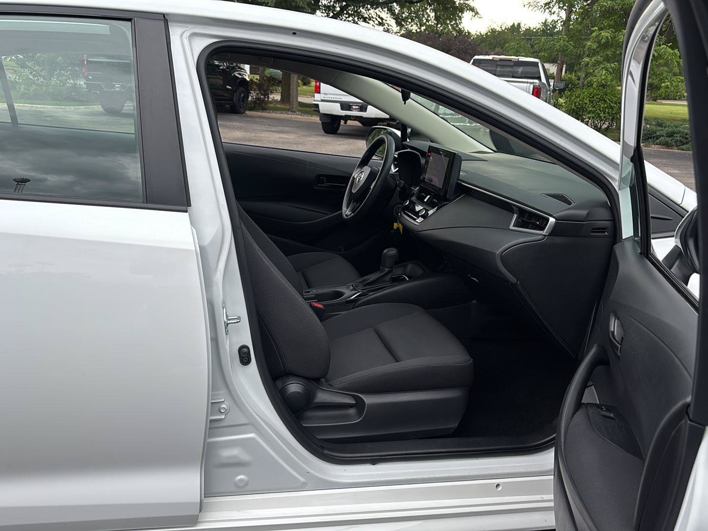 Used 2024 Toyota Corolla LE FWD image 11