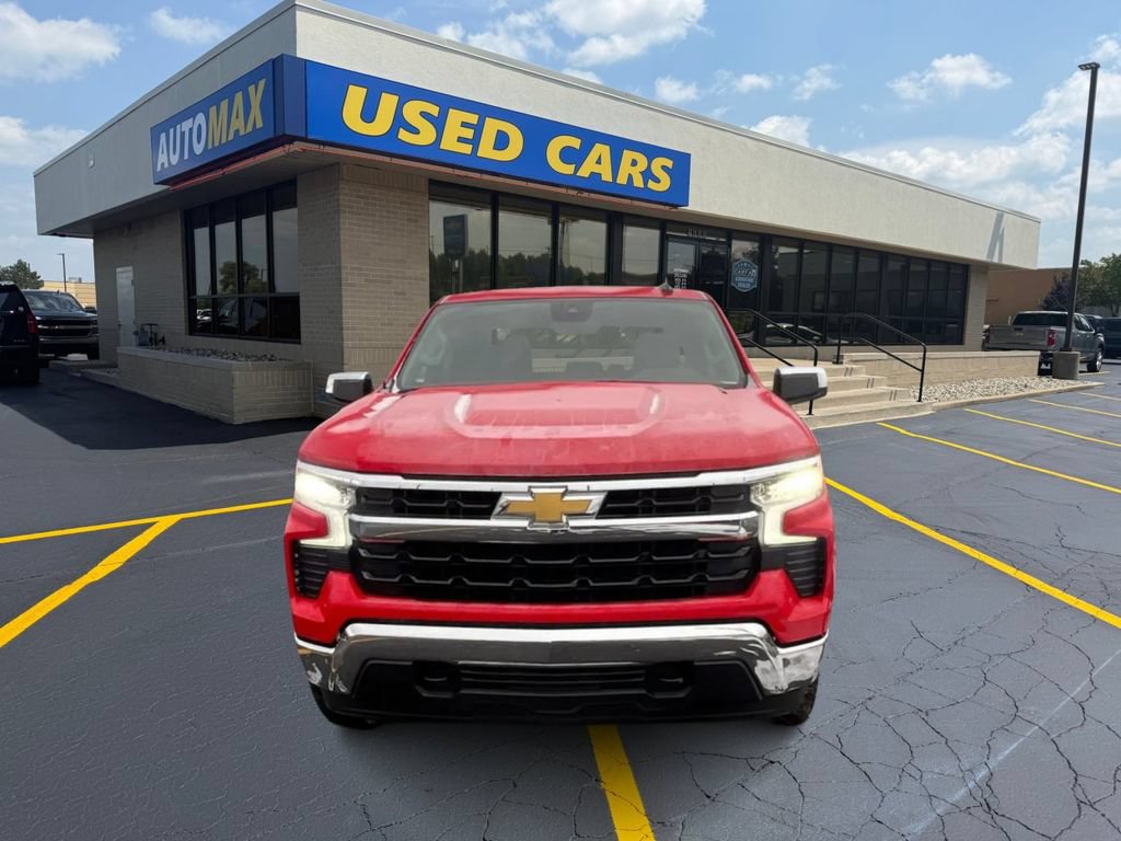 Used 2025 Chevrolet Silverado 1500 LT AWD/4WD image 3