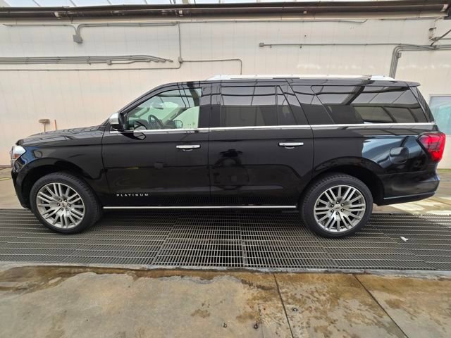 Used 2023 Ford Expedition Max Platinum image 2