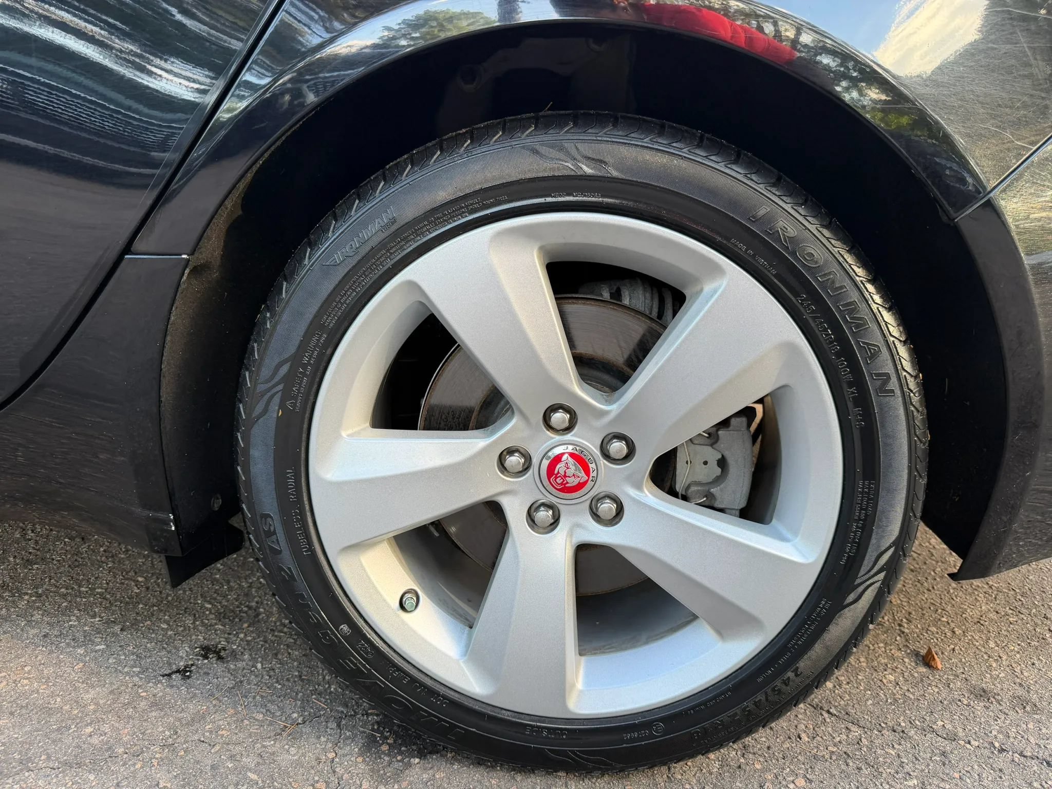 Used 2018 Jaguar XF AWD image 34