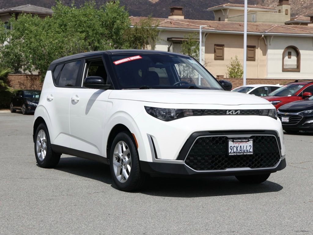 Used 2023 Kia Soul S image 2