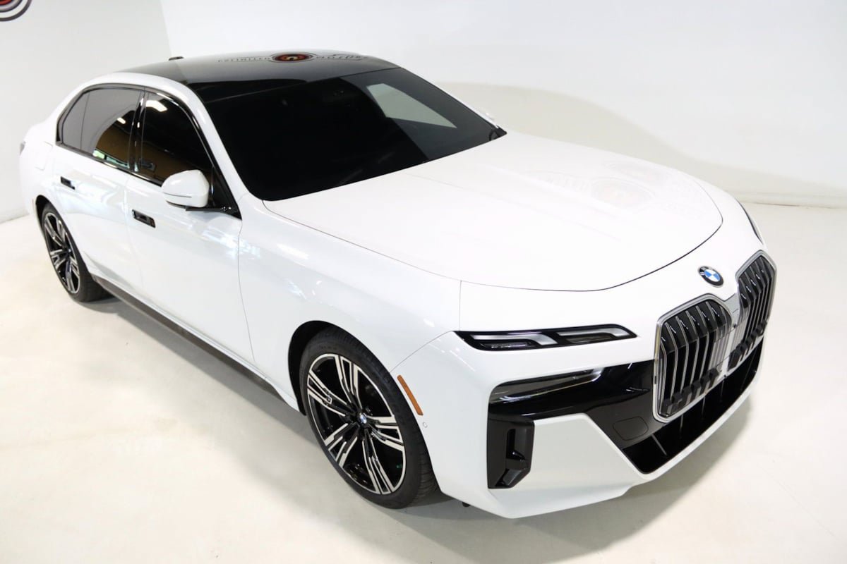 Used 2023 BMW 760i xDrive AWD/4WD image 7