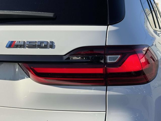 Used 2021 BMW X7 M50i AWD/4WD image 16
