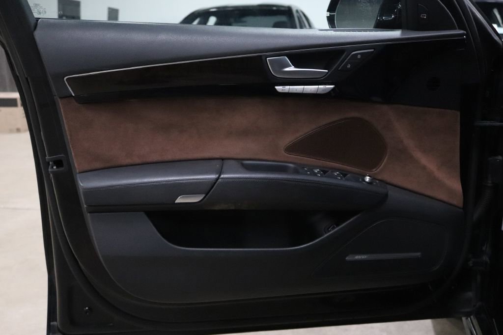 Used 2016 Audi A8 L 4.0T image 9