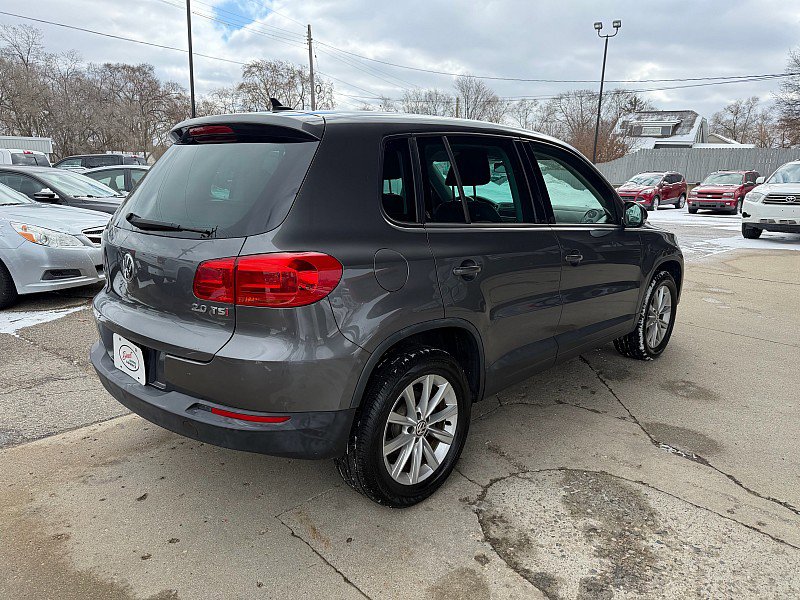 Used 2012 Volkswagen Tiguan SE image 4