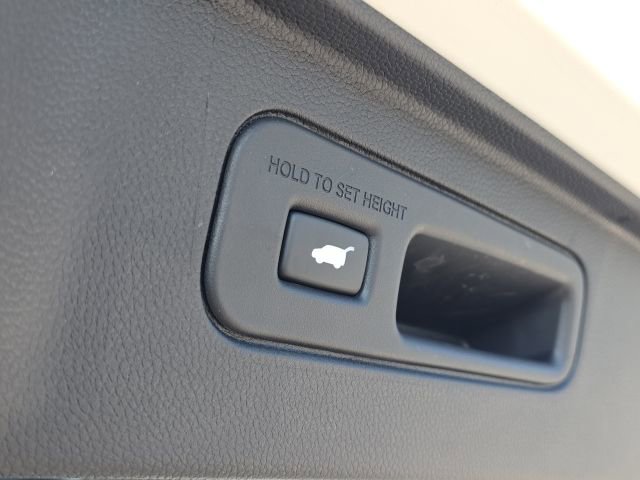 Used 2025 Honda Pilot Touring image 13