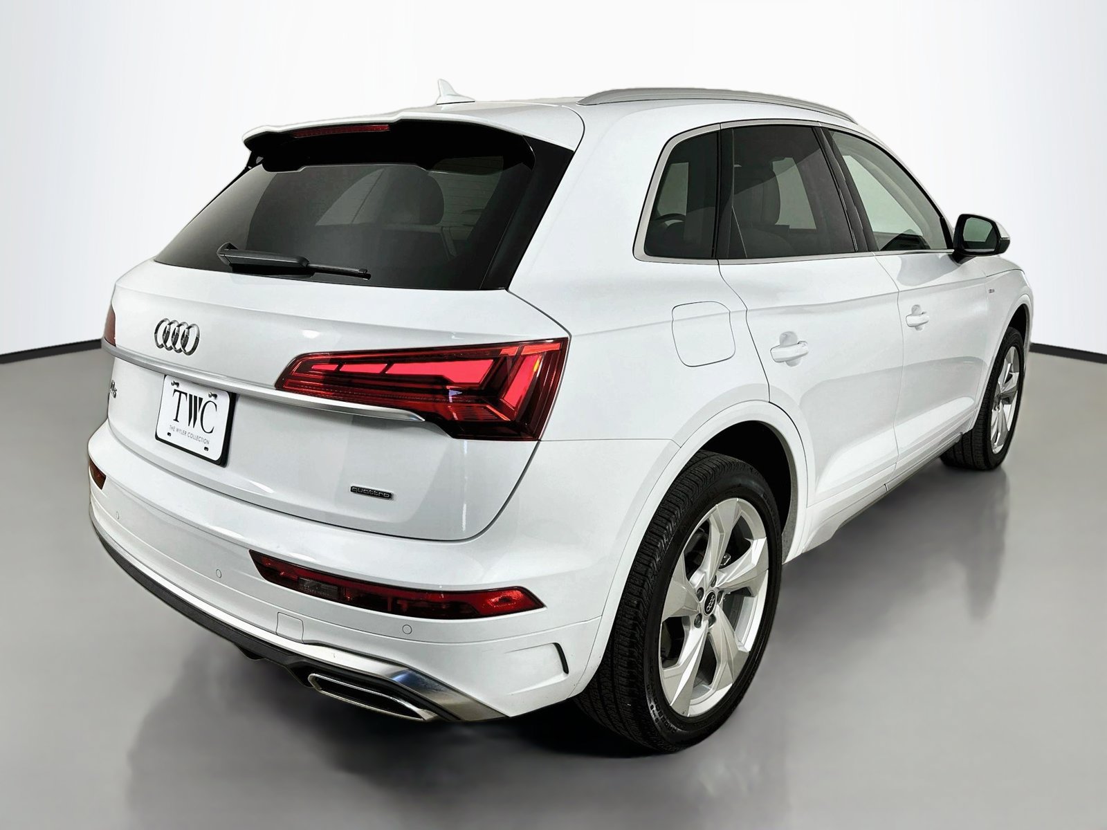 Used 2023 Audi Q5 2.0T Premium Plus w/ Premium Plus Package AWD/4WD image 5