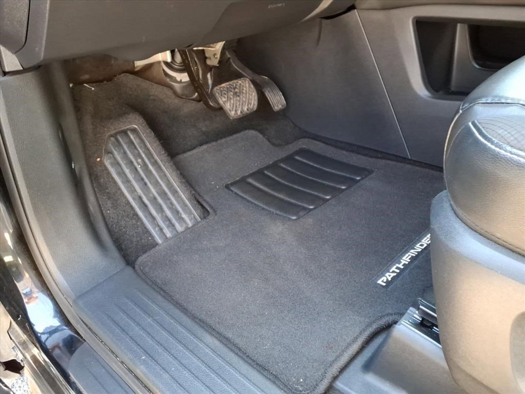 Used 2024 Nissan Pathfinder SL w/ Cargo Package image 16