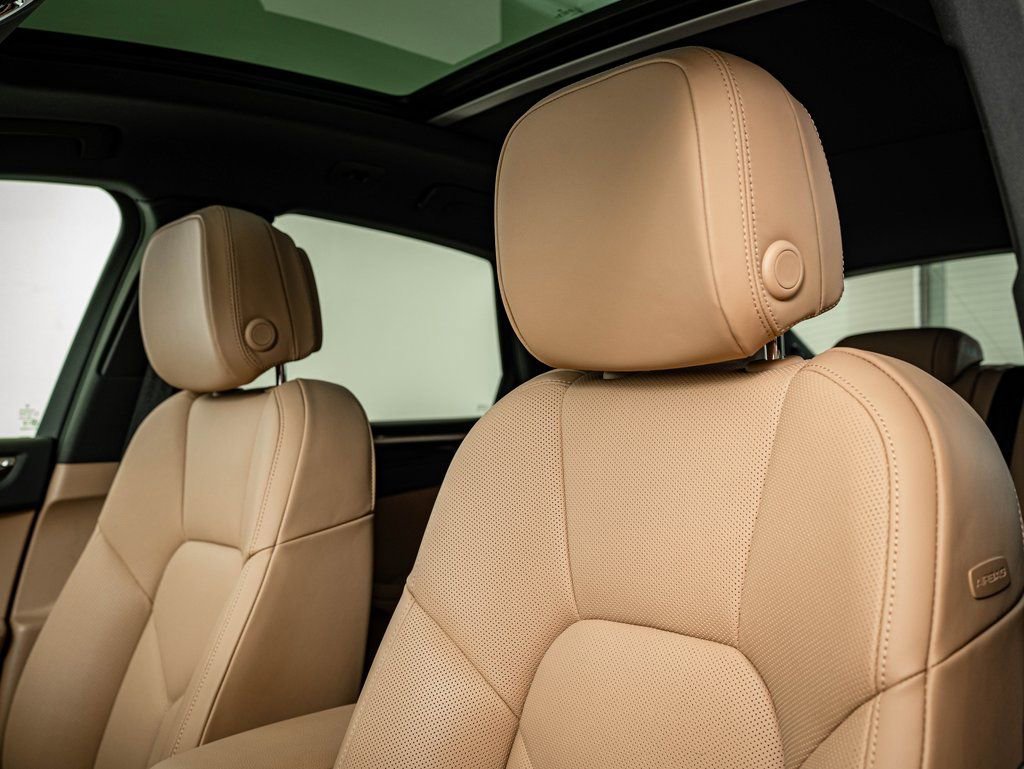 Certified 2025 Porsche Macan image 26