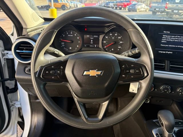 Used 2025 Chevrolet Trax LS w/ LS Convenience Package image 14