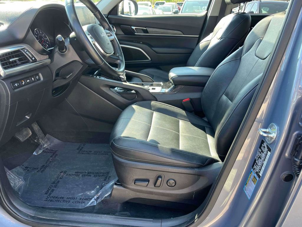 Used 2022 Kia Telluride EX w/ EX Premium Package image 16