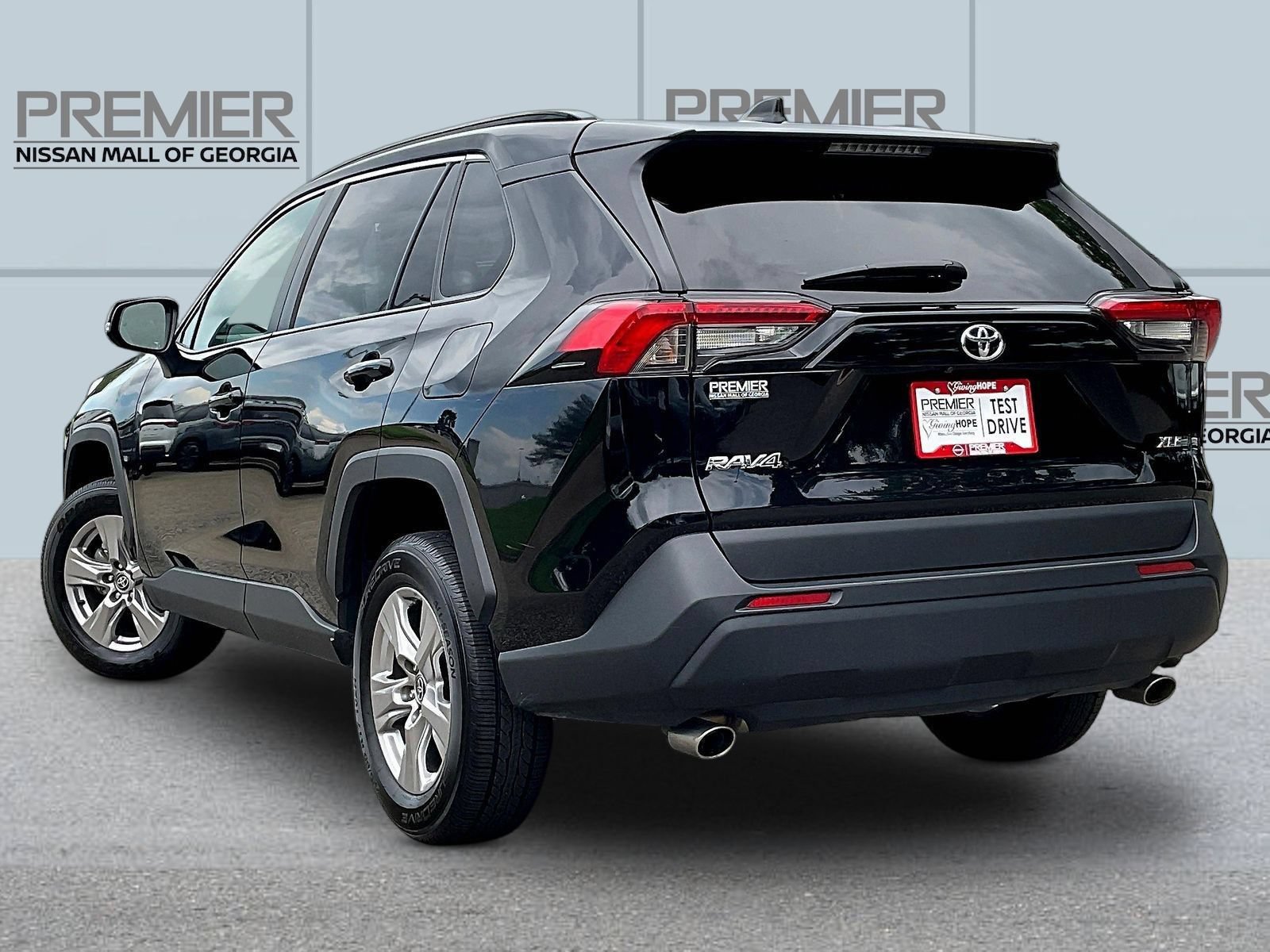 Used 2025 Toyota RAV4 XLE FWD image 5