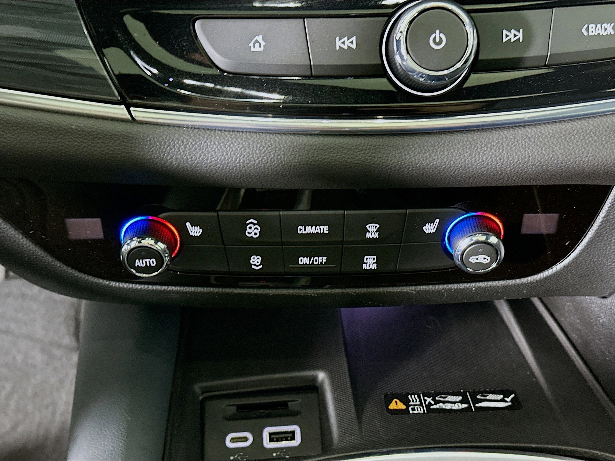 Used 2024 Buick Enclave Essence w/ Experience Buick Package image 24