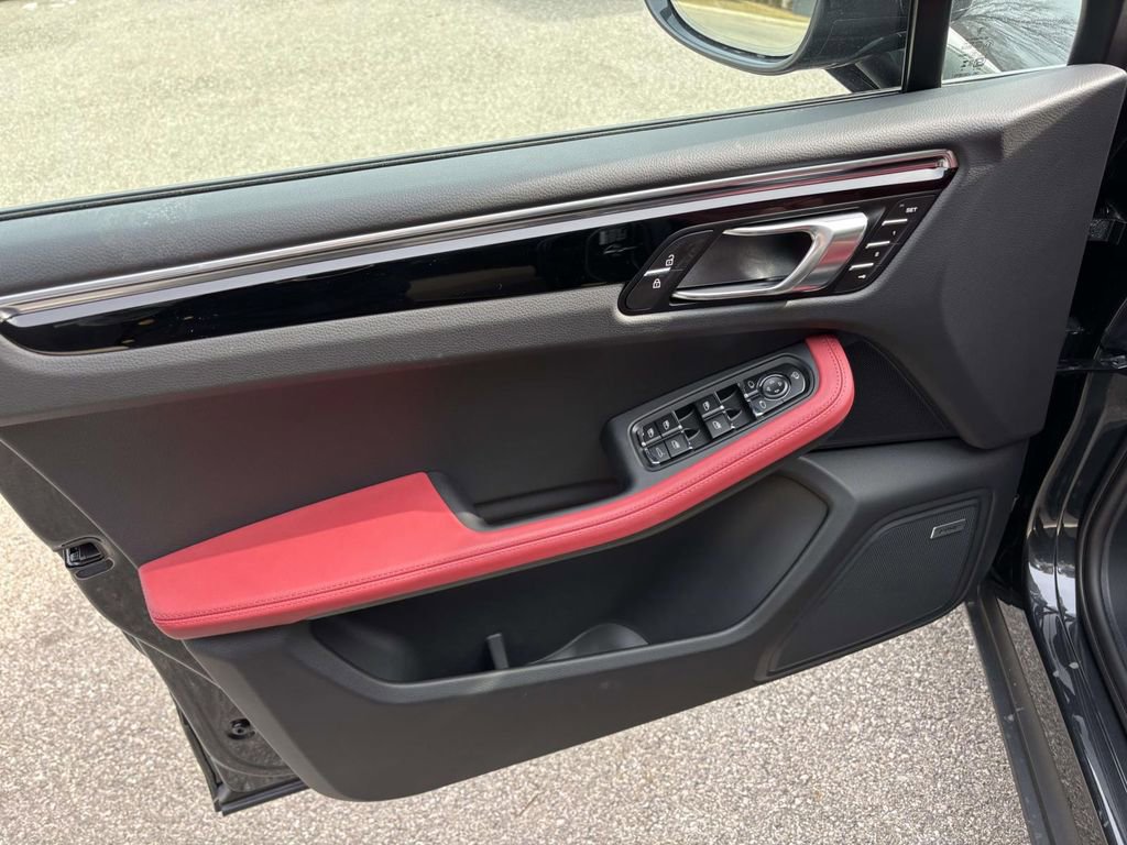 New 2026 Porsche Macan image 22