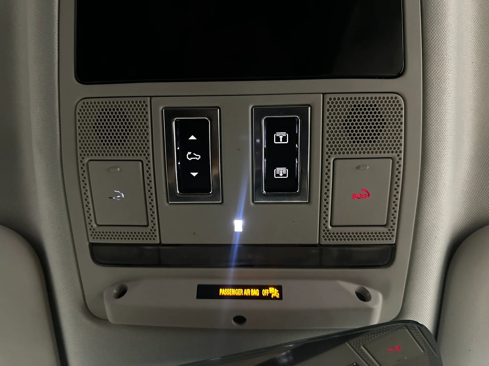 Used 2023 Land Rover Defender 90 X-Dynamic SE AWD/4WD image 47