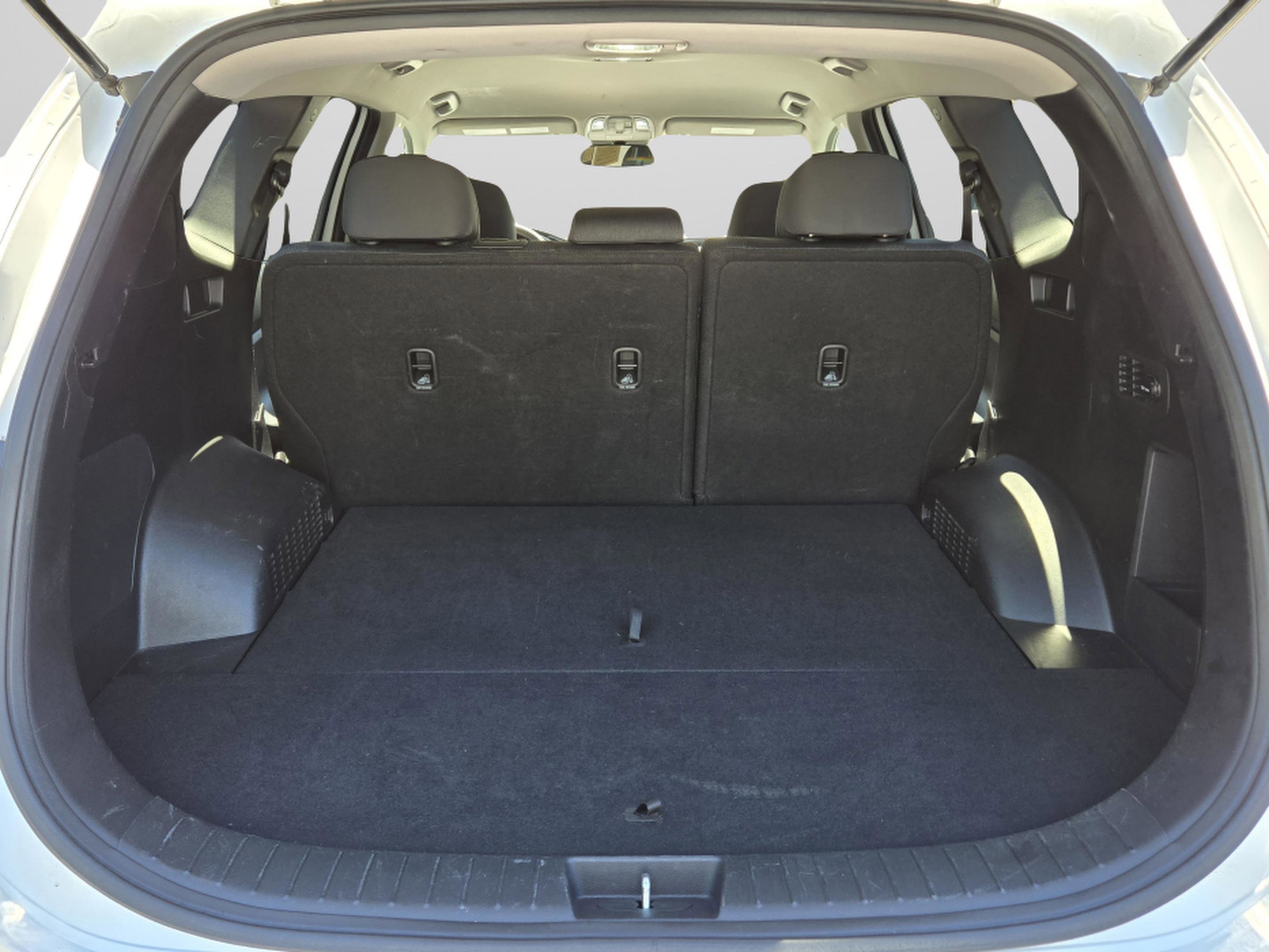Used 2019 Hyundai Santa Fe SE FWD image 24