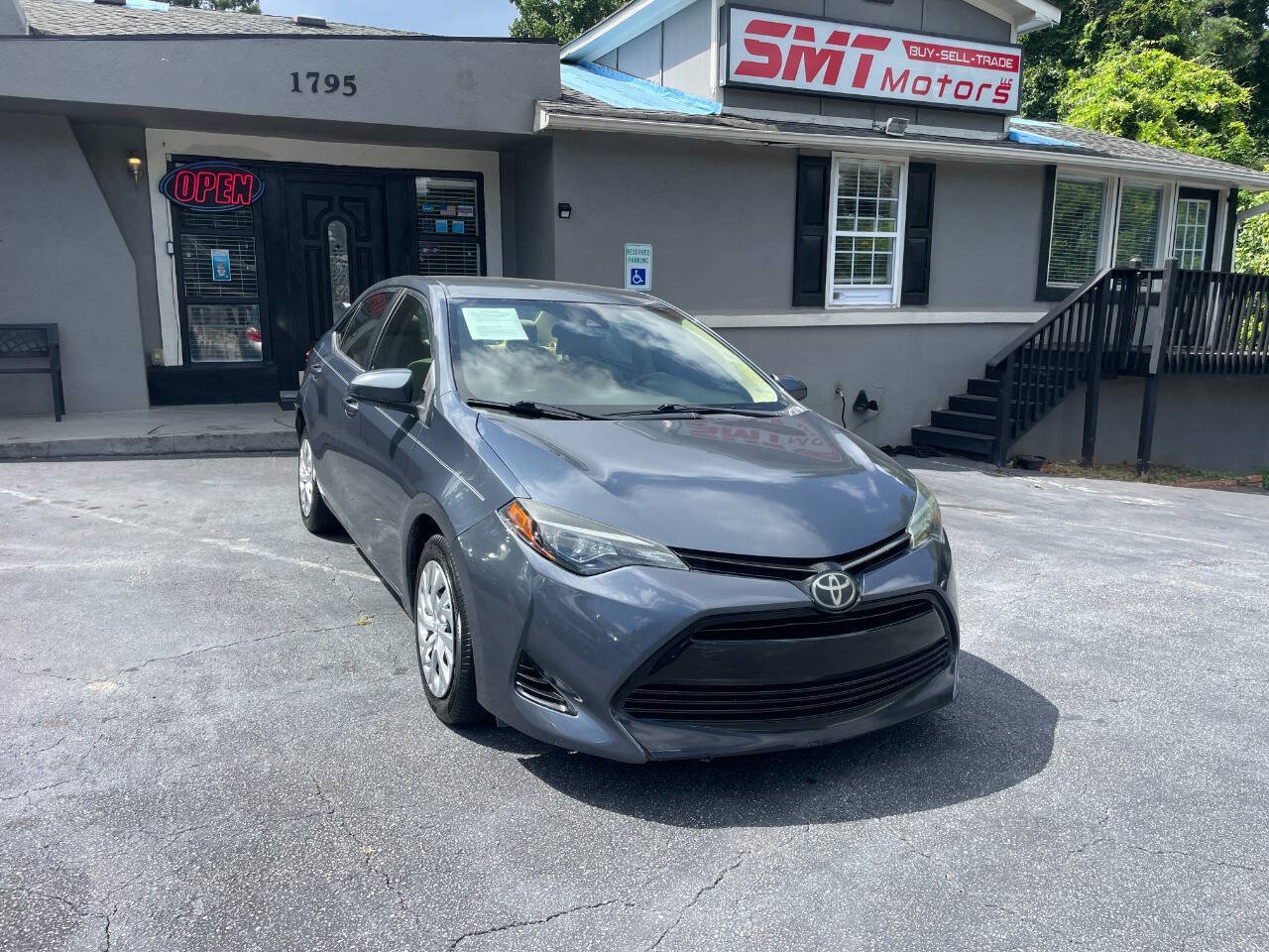 Used 2017 Toyota Corolla LE FWD image 4