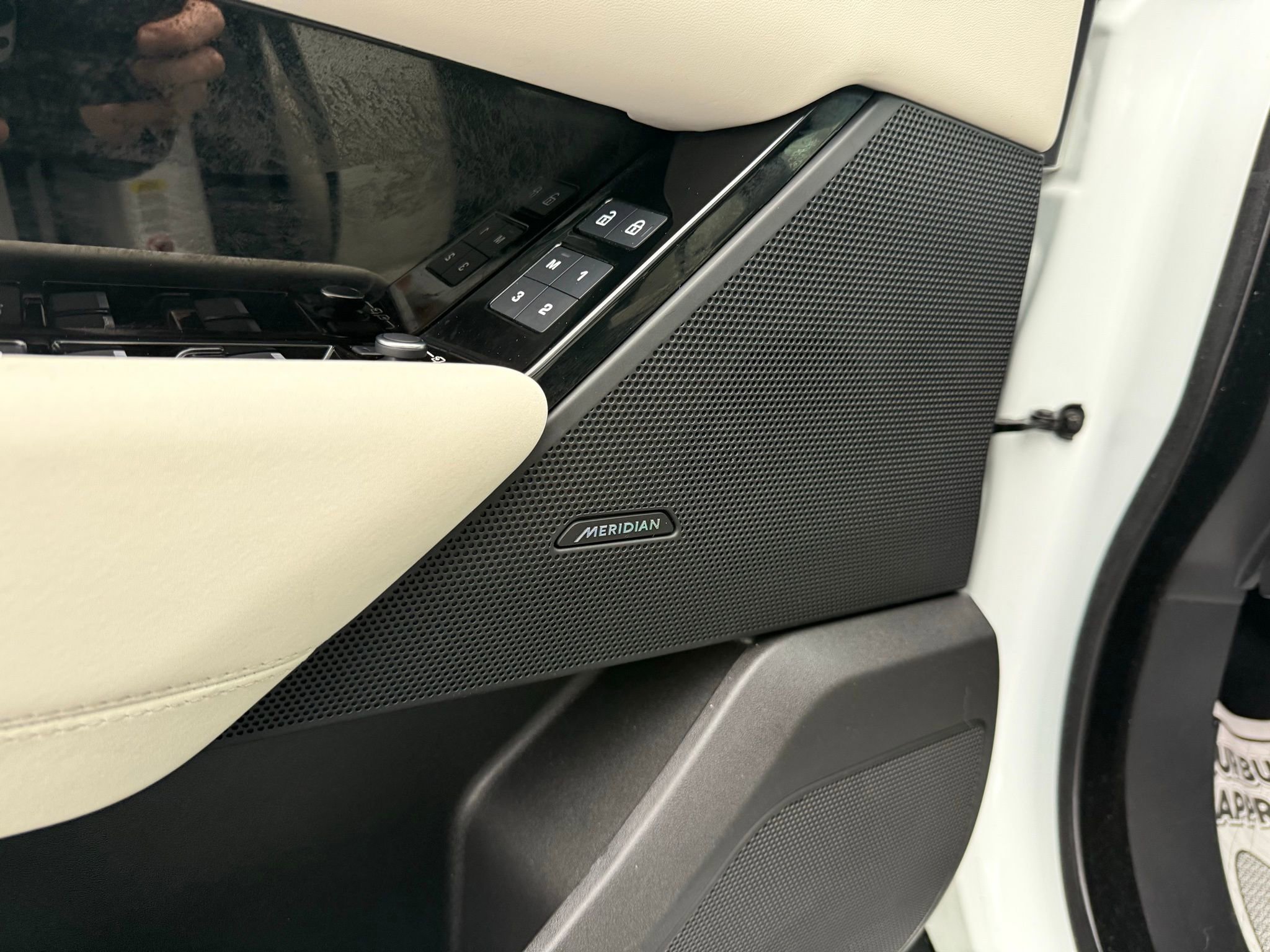 Used 2023 Land Rover Range Rover Velar R-Dynamic S image 45