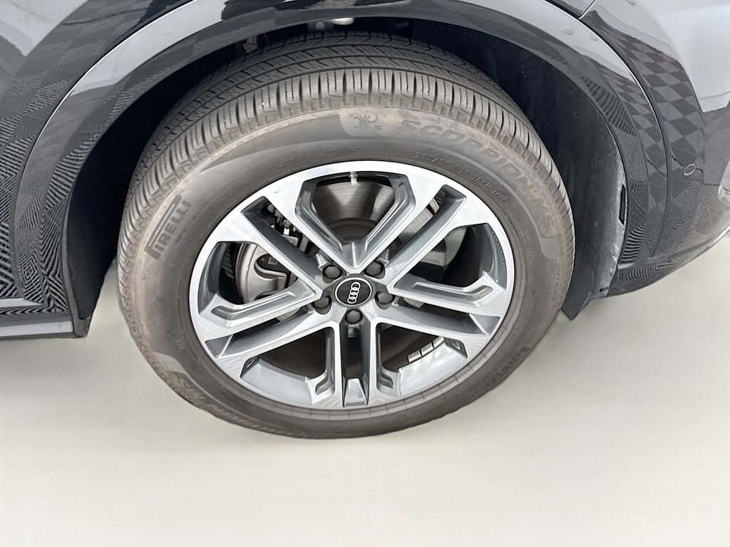 Used 2025 Audi Q5 Premium Plus w/ Premium Plus image 32