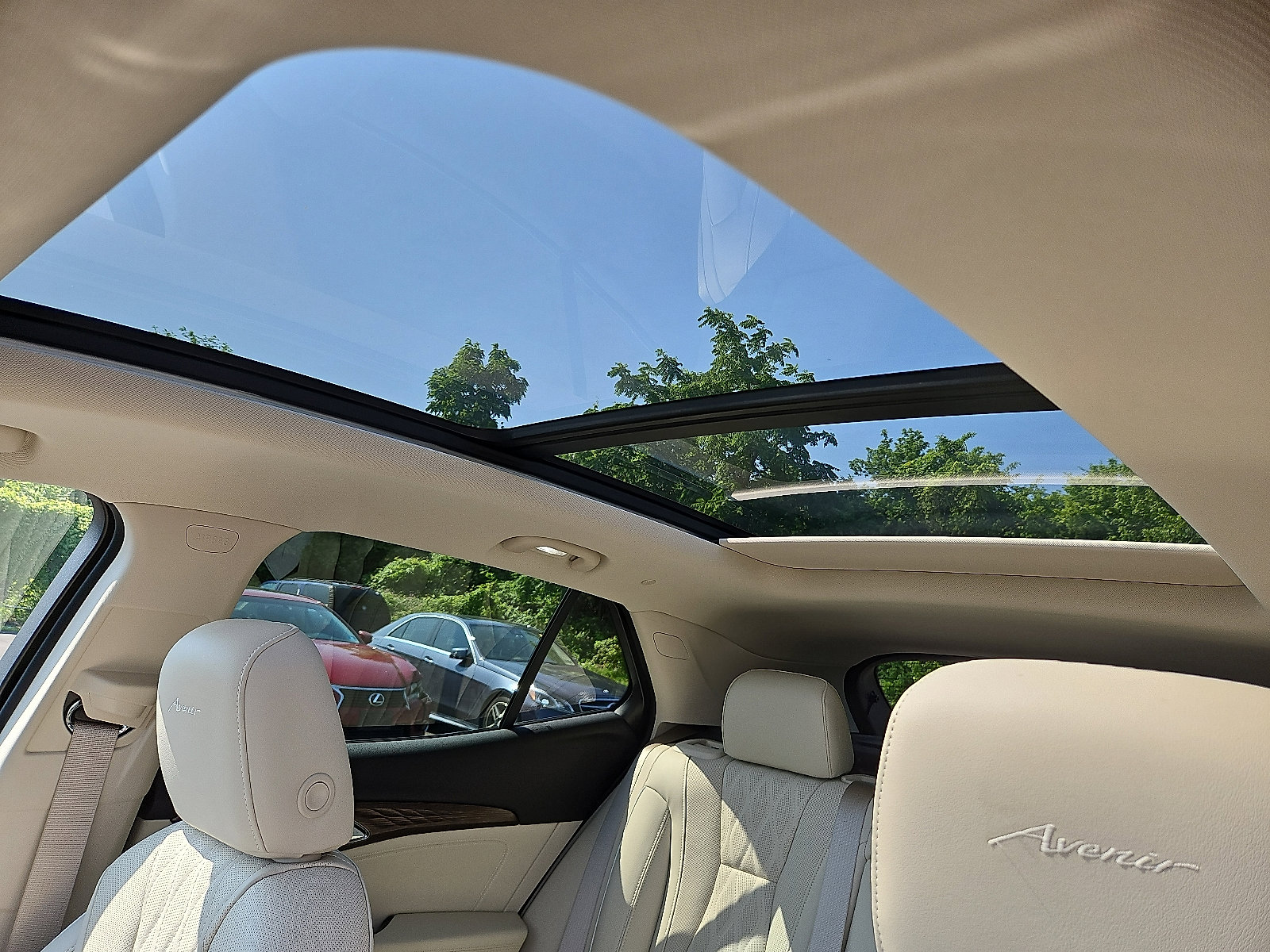 Certified 2022 Buick Envision Avenir w/ Technology Package II image 14