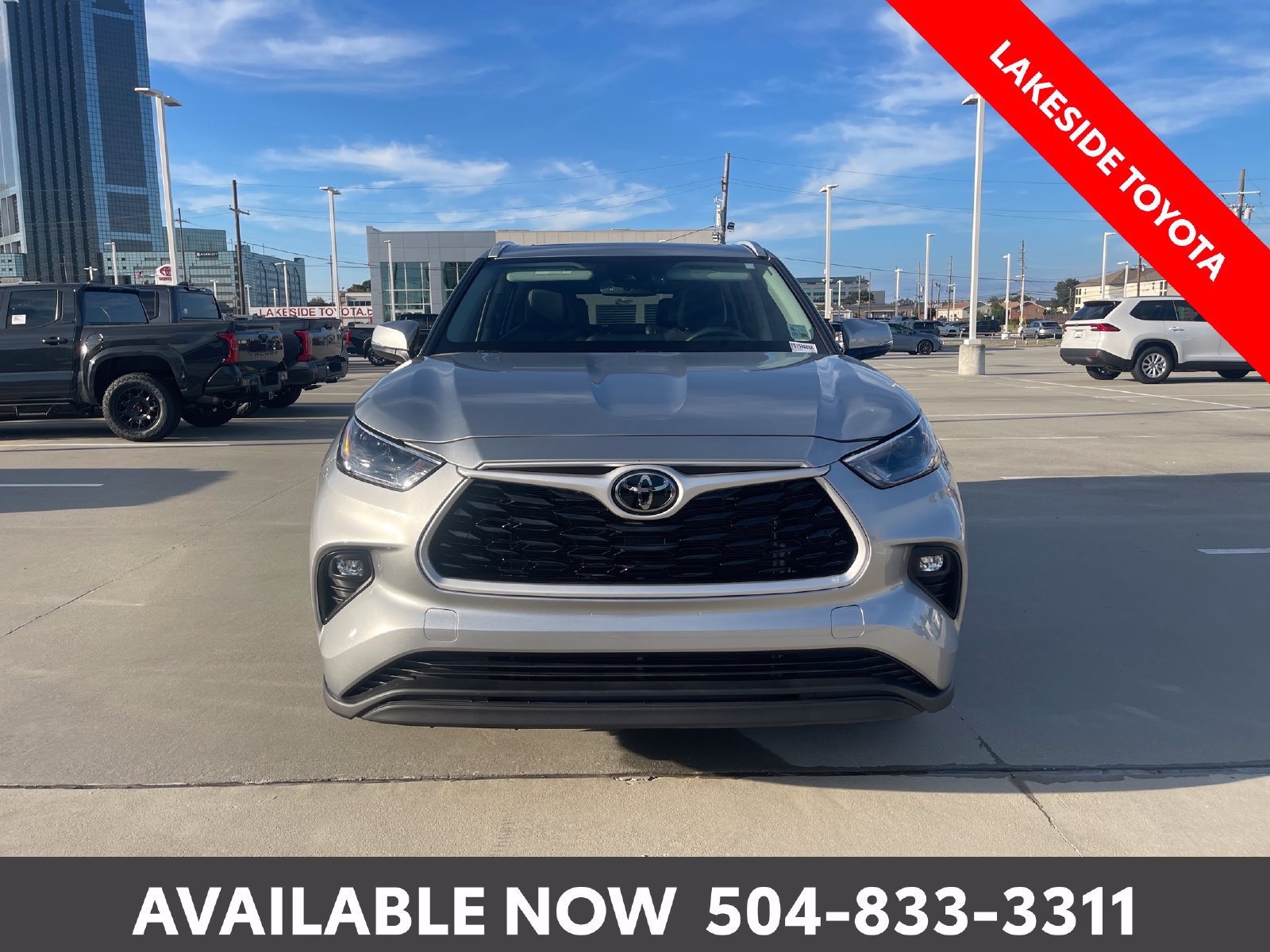 Used 2024 Toyota Highlander XLE FWD image 8