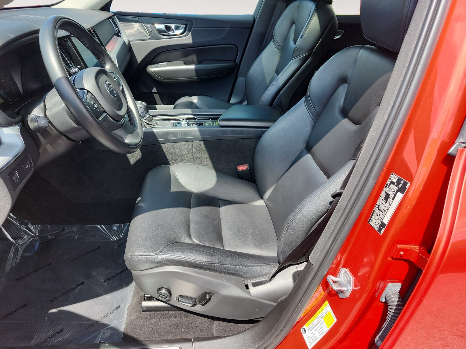 Used 2019 Volvo XC60 T5 Momentum w/ Protection Package AWD/4WD image 9