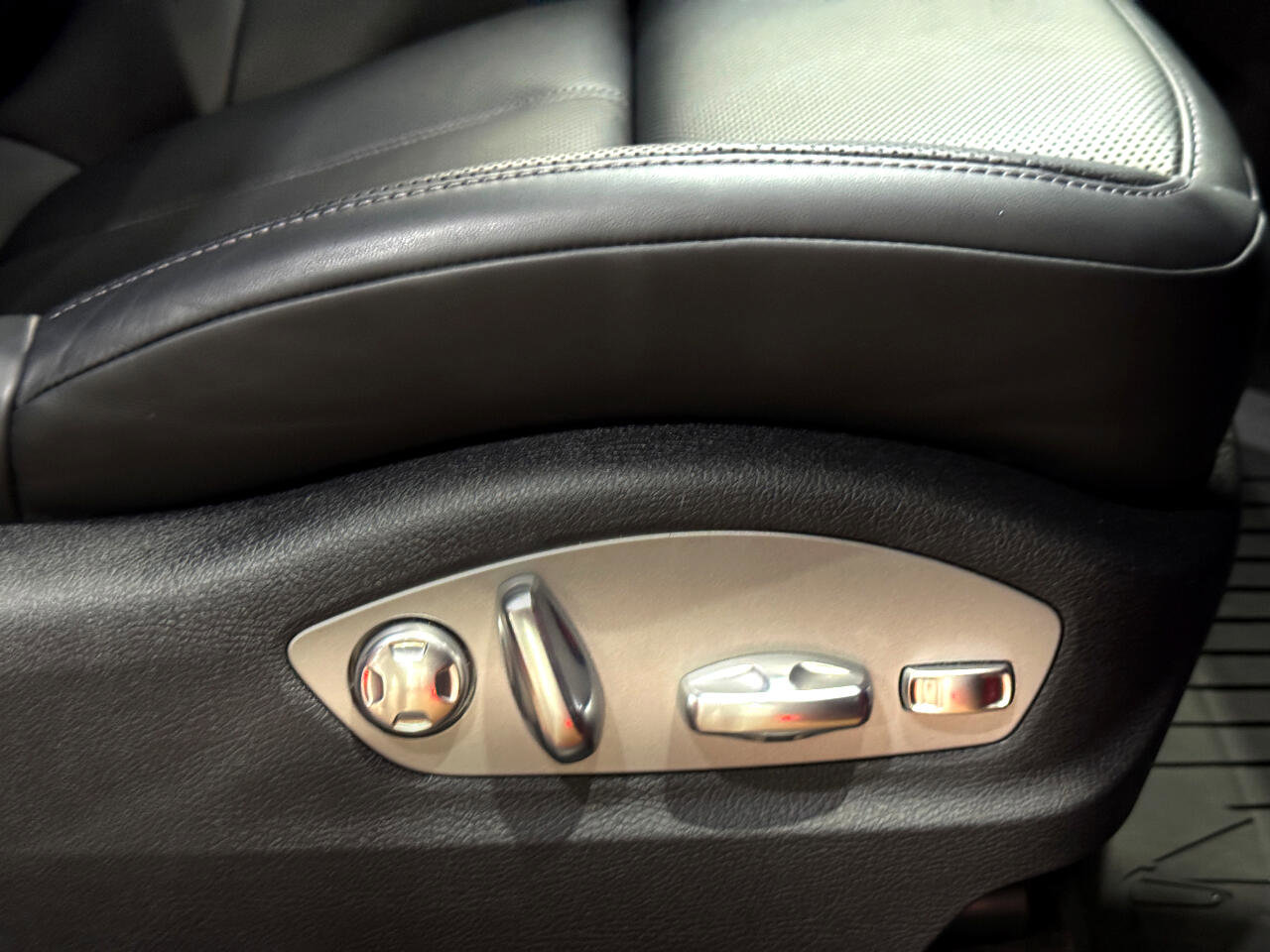 Used 2023 Porsche Macan image 27