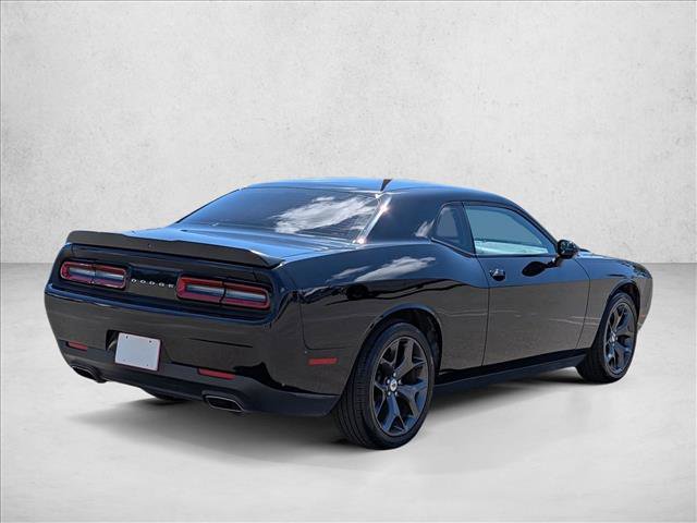Used 2017 Dodge Challenger SXT image 5