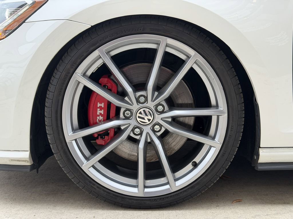 Used 2019 Volkswagen GTI SE w/ SE Experience Package image 16