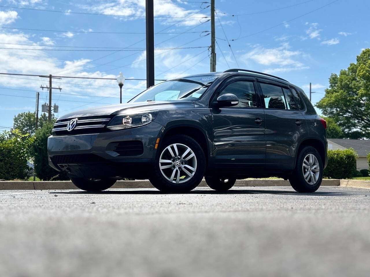 Used 2015 Volkswagen Tiguan SE FWD image 2