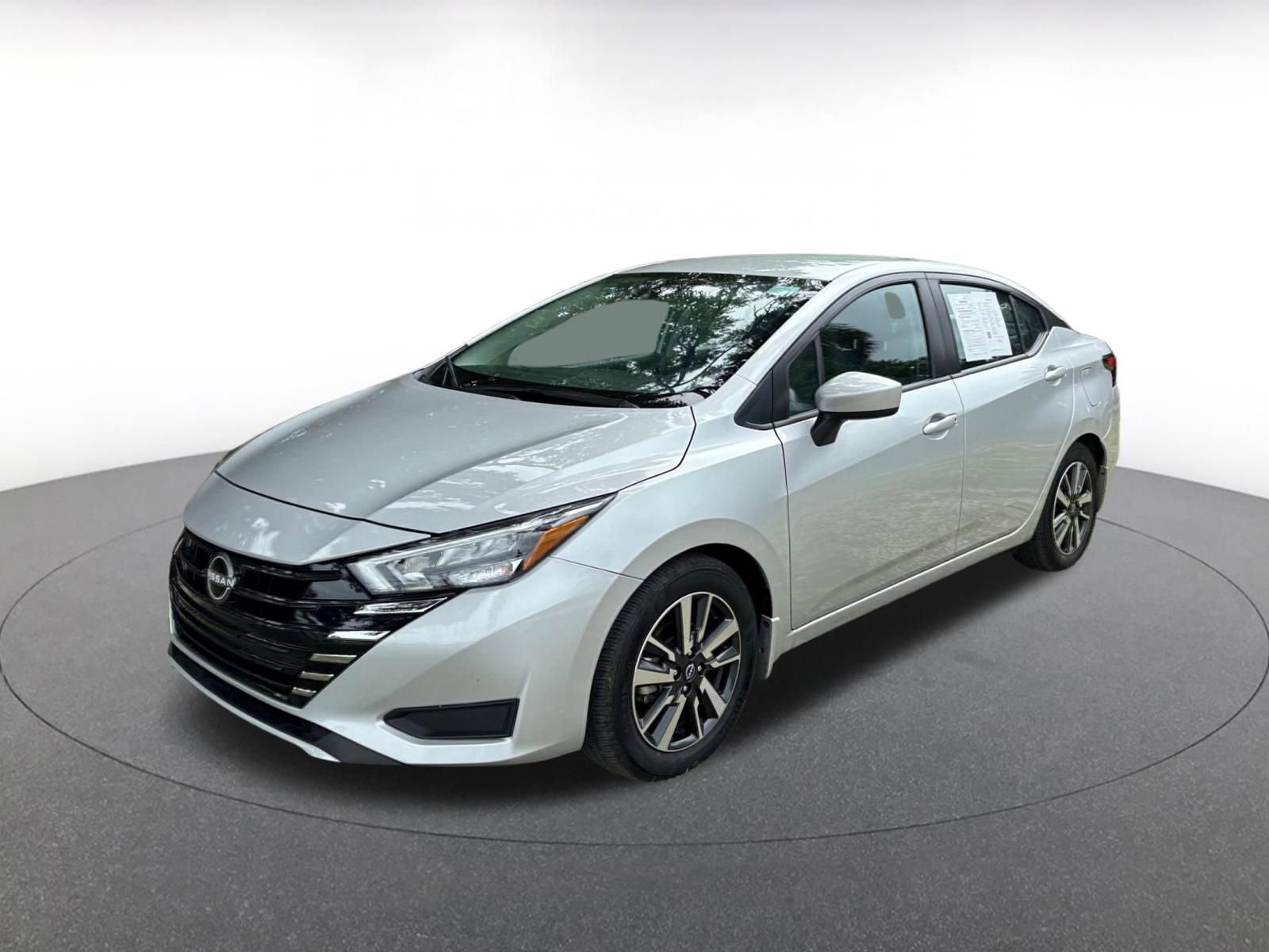 Used 2025 Nissan Versa SV w/ Trunk Package FWD image 4