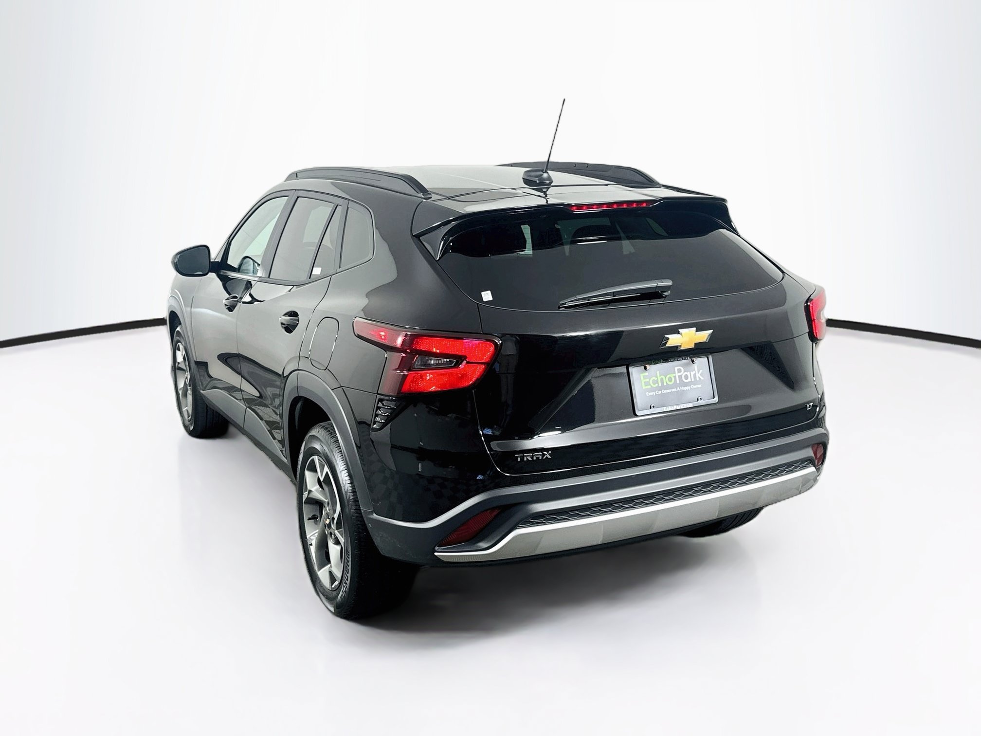 Used 2026 Chevrolet Trax LT FWD image 5