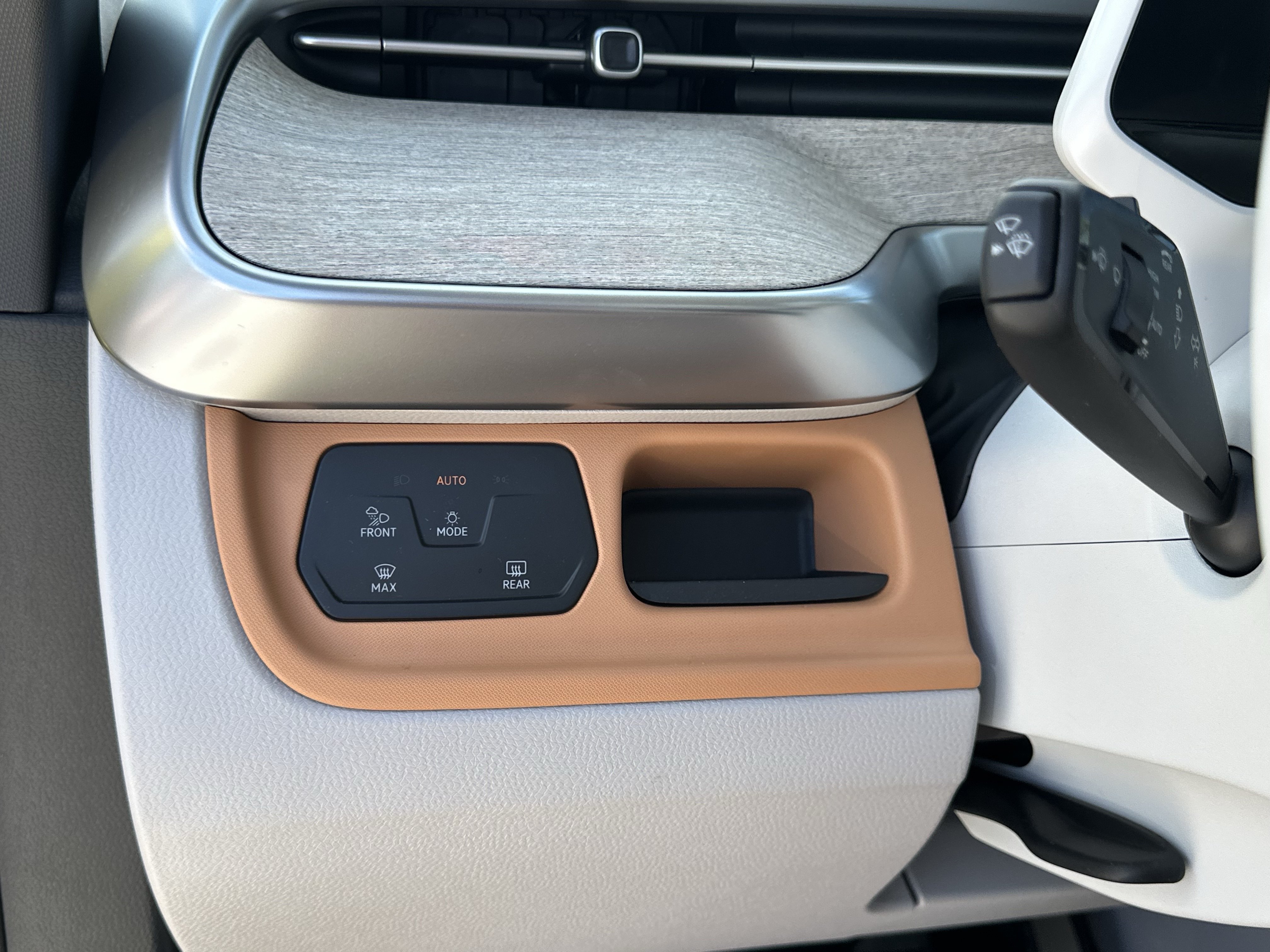 Certified 2025 Volkswagen ID. Buzz Pro S Plus w/ Cupholders Package RWD image 24