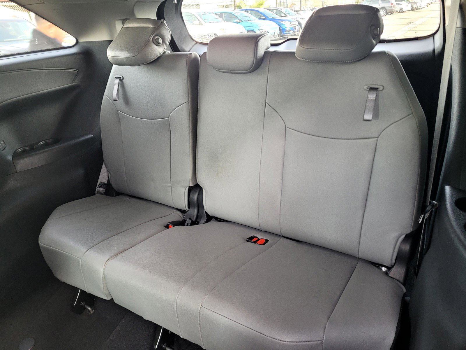 Used 2025 Toyota Sienna XLE image 12