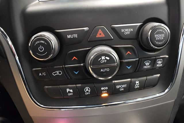 Used 2019 Jeep Grand Cherokee Laredo image 29