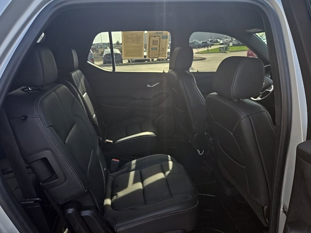 Used 2022 Chevrolet Traverse RS w/ LPO, Floor Liner Package AWD/4WD image 31